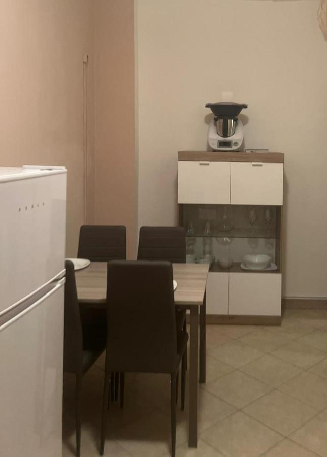 Piazza Bottini Lambrate Fs E M2 * Milán